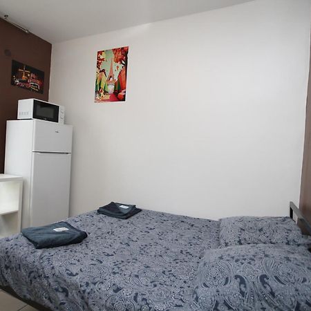 08 - Chambre Proche Paris Et Transports Avec Tv Wifi Сен-Дені Екстер'єр фото